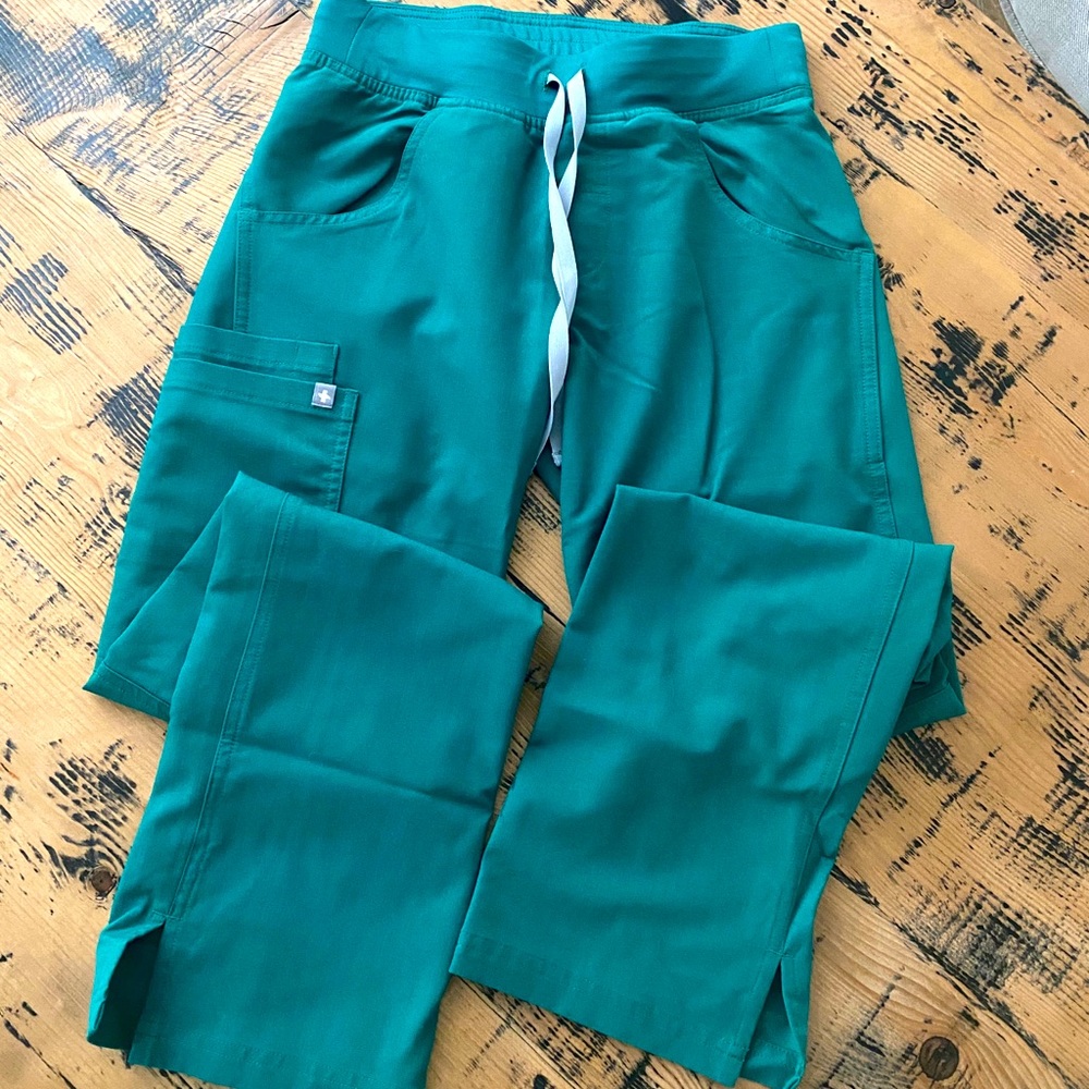 Figs Hunter Green Kade Cargo